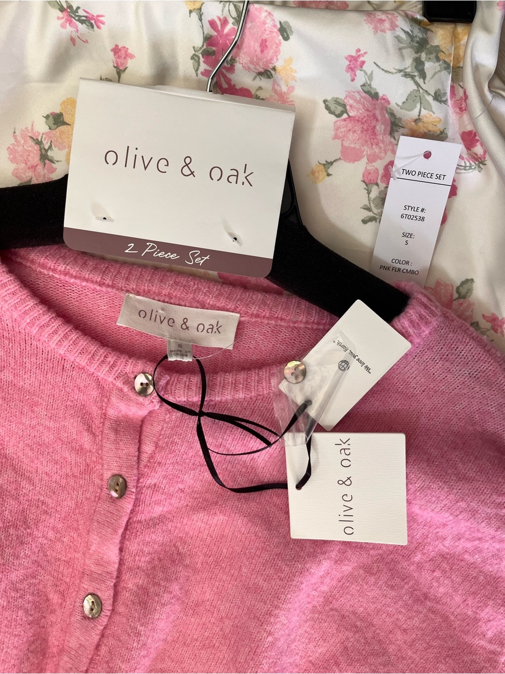 Olive & Oak Pink Button Cardigan with Cream Floral Skirt - Picture 2 of 11